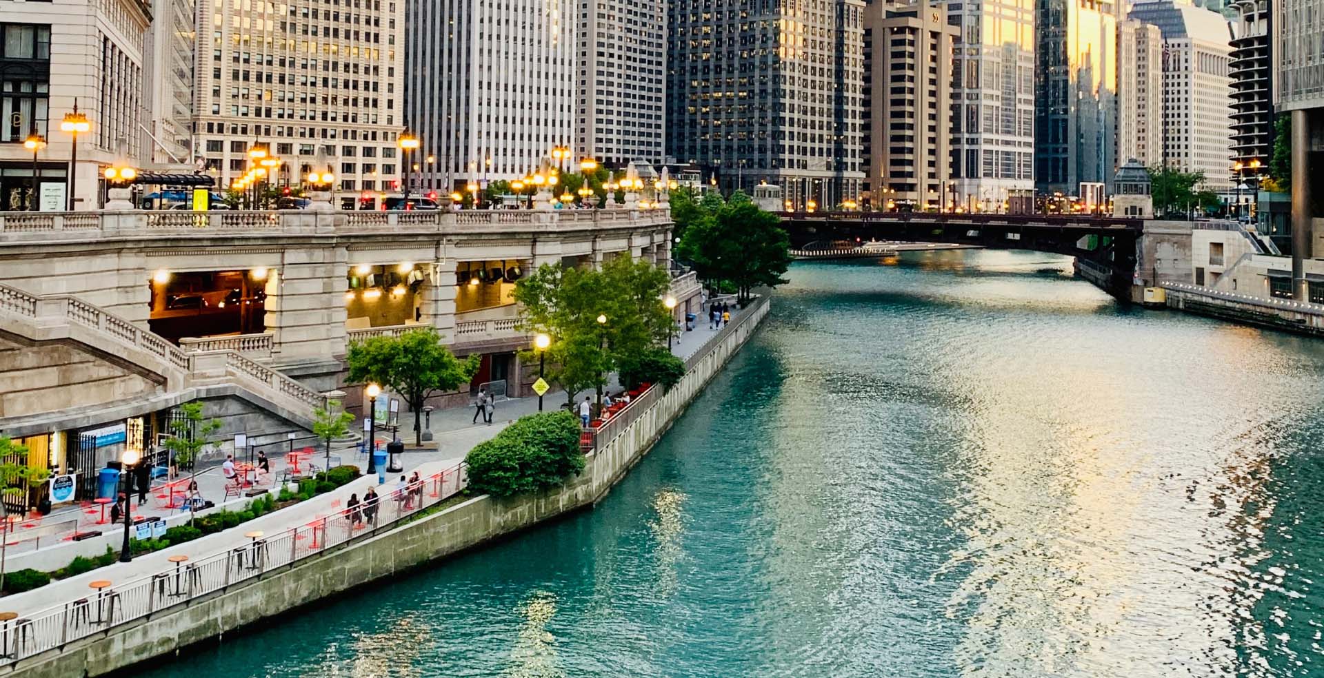 The Chicago river flanked by restaurants and high rises.